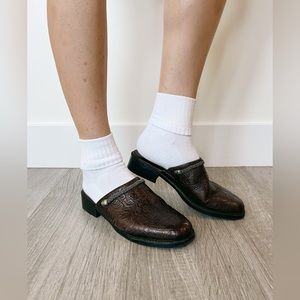 Vintage MINNETONKA women’s western floral slip on mules